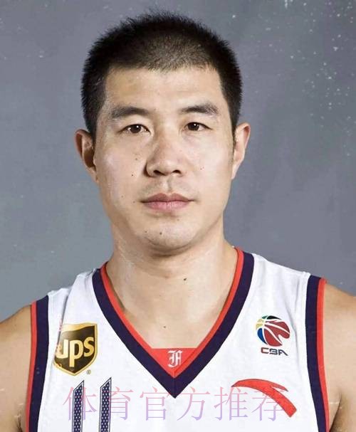 侯冰：张子宇是优秀的篮球人才，在WCBA要学习的东西有很多